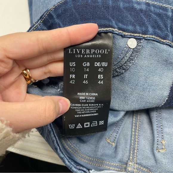 Liverpool Chloe Pull On Bixby Bermuda Eco Jean Shorts Medium Wash Size 10/30 - Picture 5 of 8